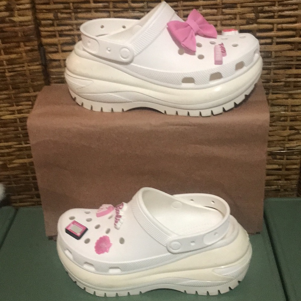 EUC WHITE BARBIE ICONIC CROCS COMFORT 10 - Picture 2 of 6